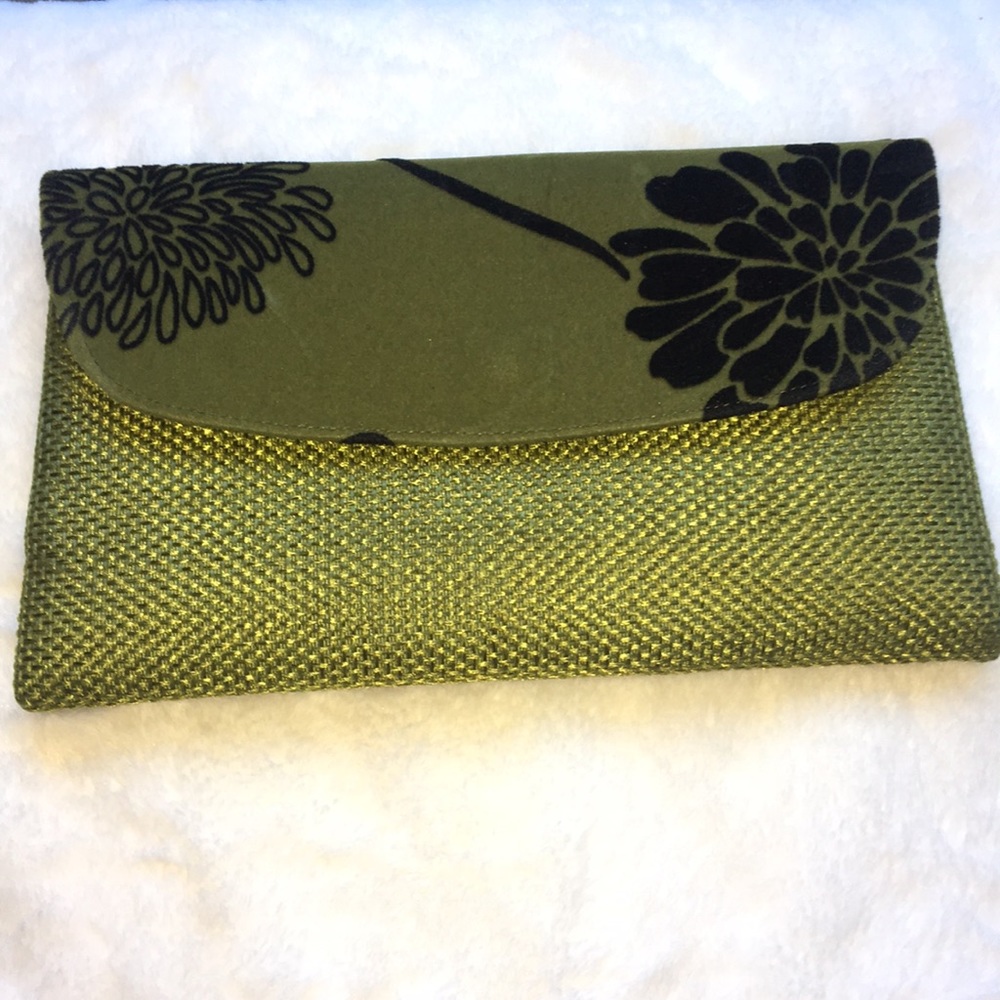 Green Handmade Straw Clutch